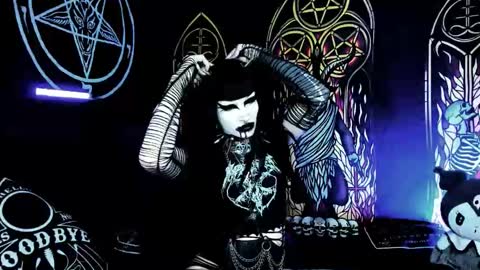   online show from 10/23/25, 08:24