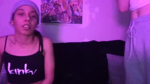 Snapshot of blaze2girls chatting on 01/30/25, 06:24 2girls1blunt online show from 01/30/25, 06:24