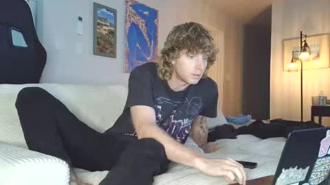 Snapshot of blaze_thickwood chatting on 10/17/25, 03:47 Blaze Thickwood online show from 10/17/25, 03:47