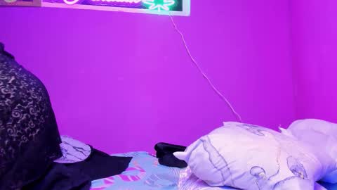 Snapshot of blazedpaux chatting on 11/18/25, 04:28 Pau online show from 11/18/25, 04:28