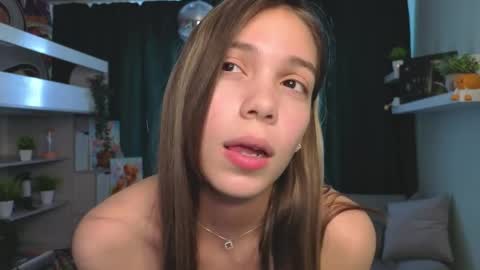 Mia online show from 05/19/26, 01:56