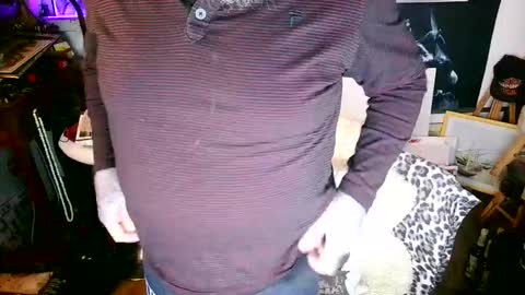 Snapshot of blindsurfer780299 chatting on 12/17/25, 01:28 blindsurfer780299 online show from 12/17/25, 01:28