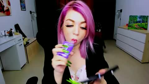 Nicole online show from 12/24/24, 08:11