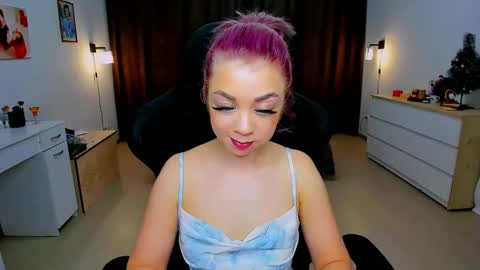 Nicole online show from 01/03/25, 06:44