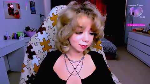 Nicole online show from 09/14/25, 11:42