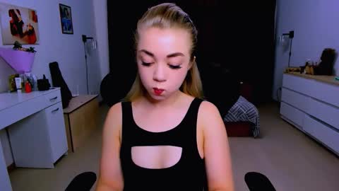 Nicole online show from 10/06/25, 03:59