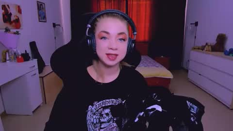 Nicole online show from 10/08/25, 08:23