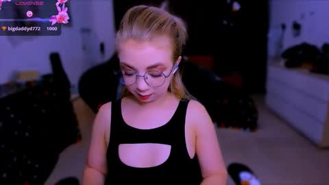 Nicole online show from 11/12/25, 05:30