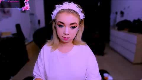 Nicole online show from 11/16/25, 02:44