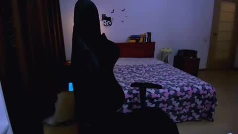 Nicole online show from 11/17/25, 03:07