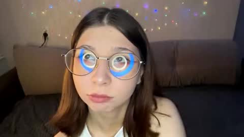 Snapshot of blissaura chatting on 10/31/25, 05:14 Lina online show from 10/31/25, 05:14