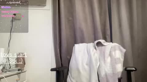 Snapshot of bloggirllaurel chatting on 03/25/26, 11:22 bloggirllaurel online show from 03/25/26, 11:22