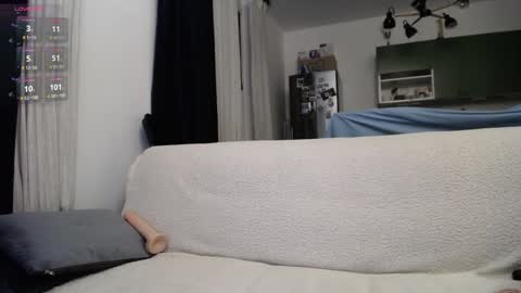 Snapshot of blond_woman chatting on 01/12/25, 11:26 Karina online show from 01/12/25, 11:26