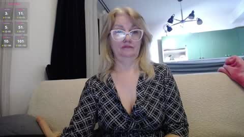 Snapshot of blond_woman chatting on 01/15/25, 08:48 Karina online show from 01/15/25, 08:48