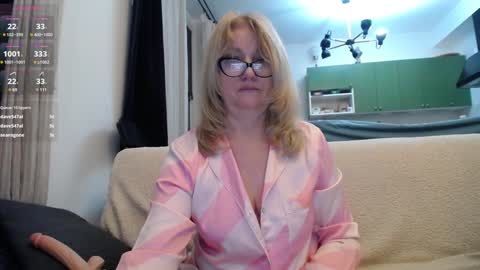 Snapshot of blond_woman chatting on 01/27/25, 11:33 Karina online show from 01/27/25, 11:33
