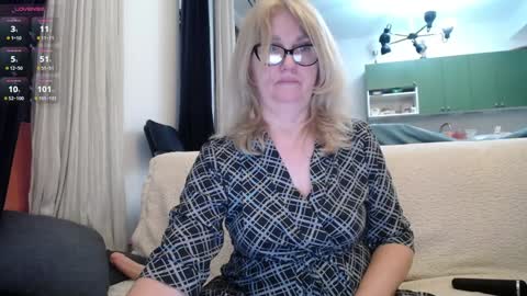 Snapshot of blond_woman chatting on 01/28/25, 09:19 Karina online show from 01/28/25, 09:19