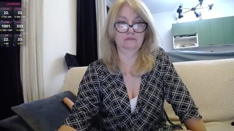 Snapshot of blond_woman chatting on 01/31/25, 09:16 Karina online show from 01/31/25, 09:16