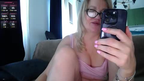 Snapshot of blond_woman chatting on 02/09/25, 10:53 Karina online show from 02/09/25, 10:53