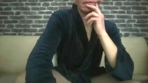 Snapshot of blondapollonl chatting on 12/03/25, 10:57 Apollo online show from 12/03/25, 10:57