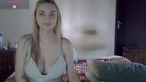 Snapshot of blondcouple57 chatting on 04/09/26, 01:05 GokuPeach online show from 04/09/26, 01:05