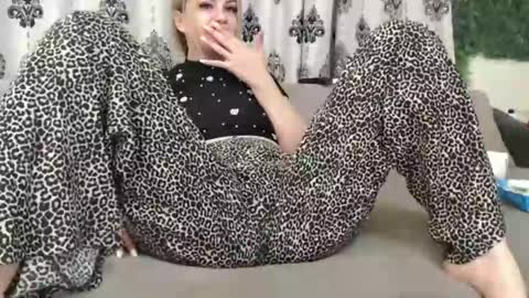 Snapshot of blonddaiana23 chatting on 04/26/26, 01:03 blonddaiana23 online show from 04/26/26, 01:03
