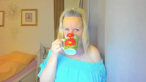 Nicole online show from 12/30/24, 02:51