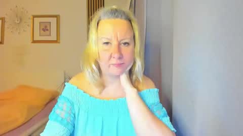 Nicole online show from 12/30/24, 05:55