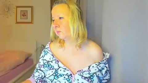 Nicole online show from 01/06/25, 04:13