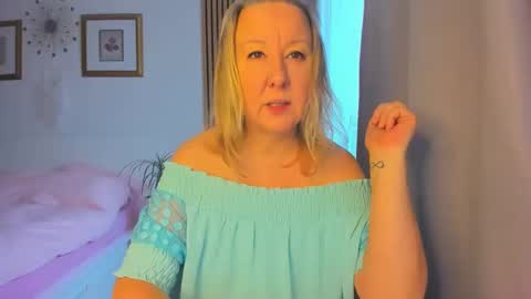 Nicole online show from 01/14/25, 10:27