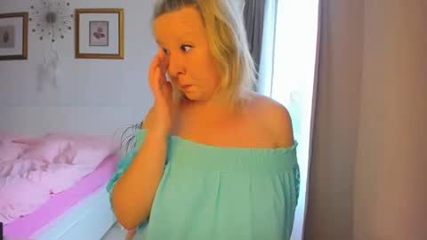 Nicole online show from 01/17/25, 09:28