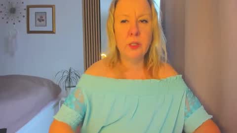 Nicole online show from 01/21/25, 09:03