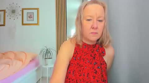 Nicole online show from 02/09/25, 08:54