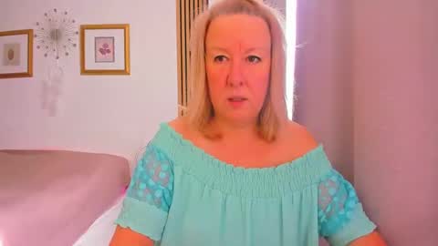 Nicole online show from 03/06/25, 09:58