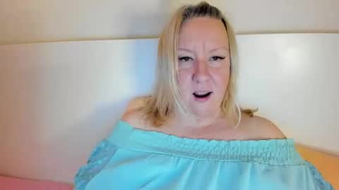 Nicole online show from 11/21/25, 06:39