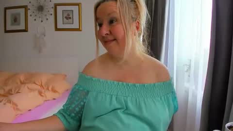 Nicole online show from 02/08/26, 07:23