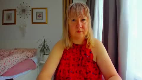 Snapshot of blonde_angel20 chatting on 04/29/26, 03:21 Nicole online show from 04/29/26, 03:21
