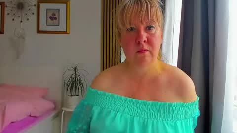 Snapshot of blonde_angel20 chatting on 05/18/26, 04:13 Nicole online show from 05/18/26, 04:13