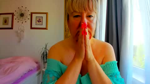 Snapshot of blonde_angel20 chatting on 05/30/26, 04:42 Nicole online show from 05/30/26, 04:42