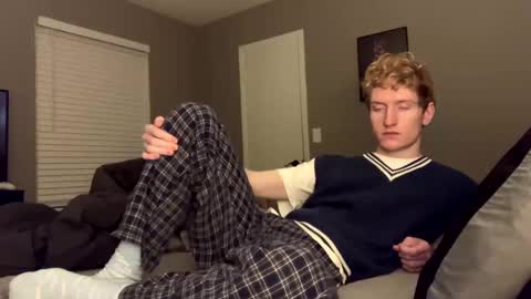 Snapshot of blonde_boi99 chatting on 12/22/24, 06:06 Blondie online show from 12/22/24, 06:06