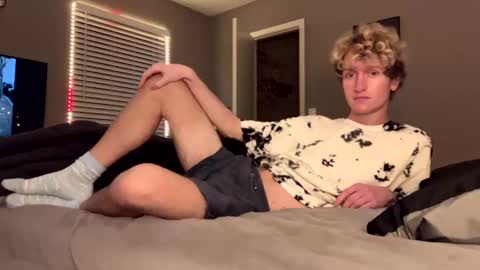 Snapshot of blonde_boi99 chatting on 09/30/25, 03:33 Blondie online show from 09/30/25, 03:33