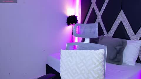 Snapshot of blonde_cat1515 chatting on 11/10/25, 02:10 alejandra online show from 11/10/25, 02:10