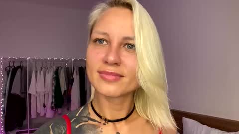 blonde_fuck_couple online show from 03/22/26, 12:14