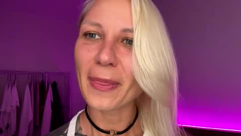 blonde_fuck_couple online show from 04/10/26, 01:05