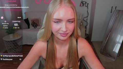 Snapshot of blonde_vibe chatting on 04/03/26, 10:46 Nessa online show from 04/03/26, 10:46