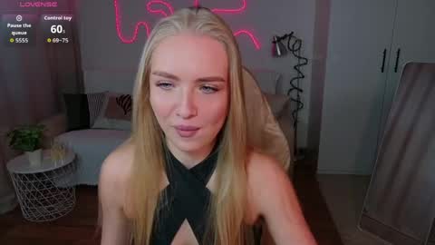Snapshot of blonde_vibe chatting on 04/26/26, 10:24 Nessa online show from 04/26/26, 10:24