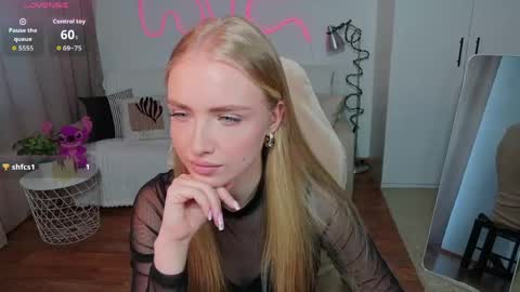 Snapshot of blonde_vibe chatting on 05/06/26, 12:32 Nessa online show from 05/06/26, 12:32