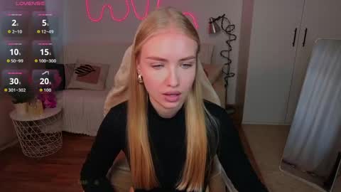 Snapshot of blonde_vibe chatting on 05/12/26, 12:35 Nessa online show from 05/12/26, 12:35
