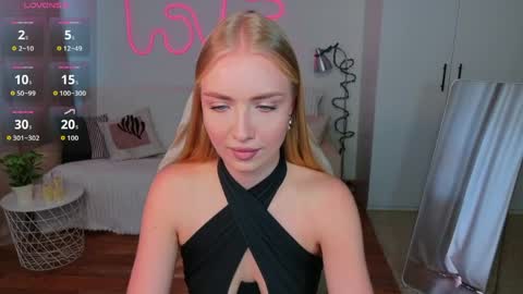 Snapshot of blonde_vibe chatting on 05/21/26, 11:28 Nessa online show from 05/21/26, 11:28