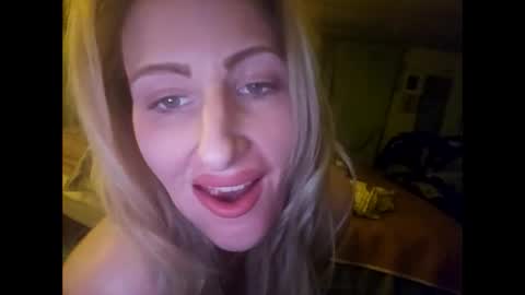 Snapshot of blondebellaaa3 chatting on 01/08/25, 10:58 Gia  online show from 01/08/25, 10:58