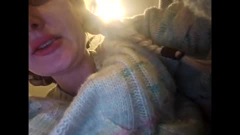 Snapshot of blondebellaaa3 chatting on 01/14/25, 03:01 Gia  online show from 01/14/25, 03:01